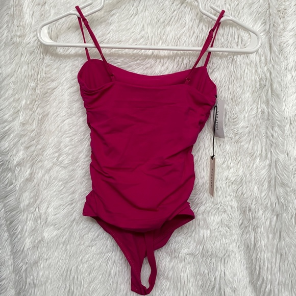 Aritzia Babaton Contour Ruched Bodysuit Ruched bodysuit Leon NWT! - Picture 4 of 6